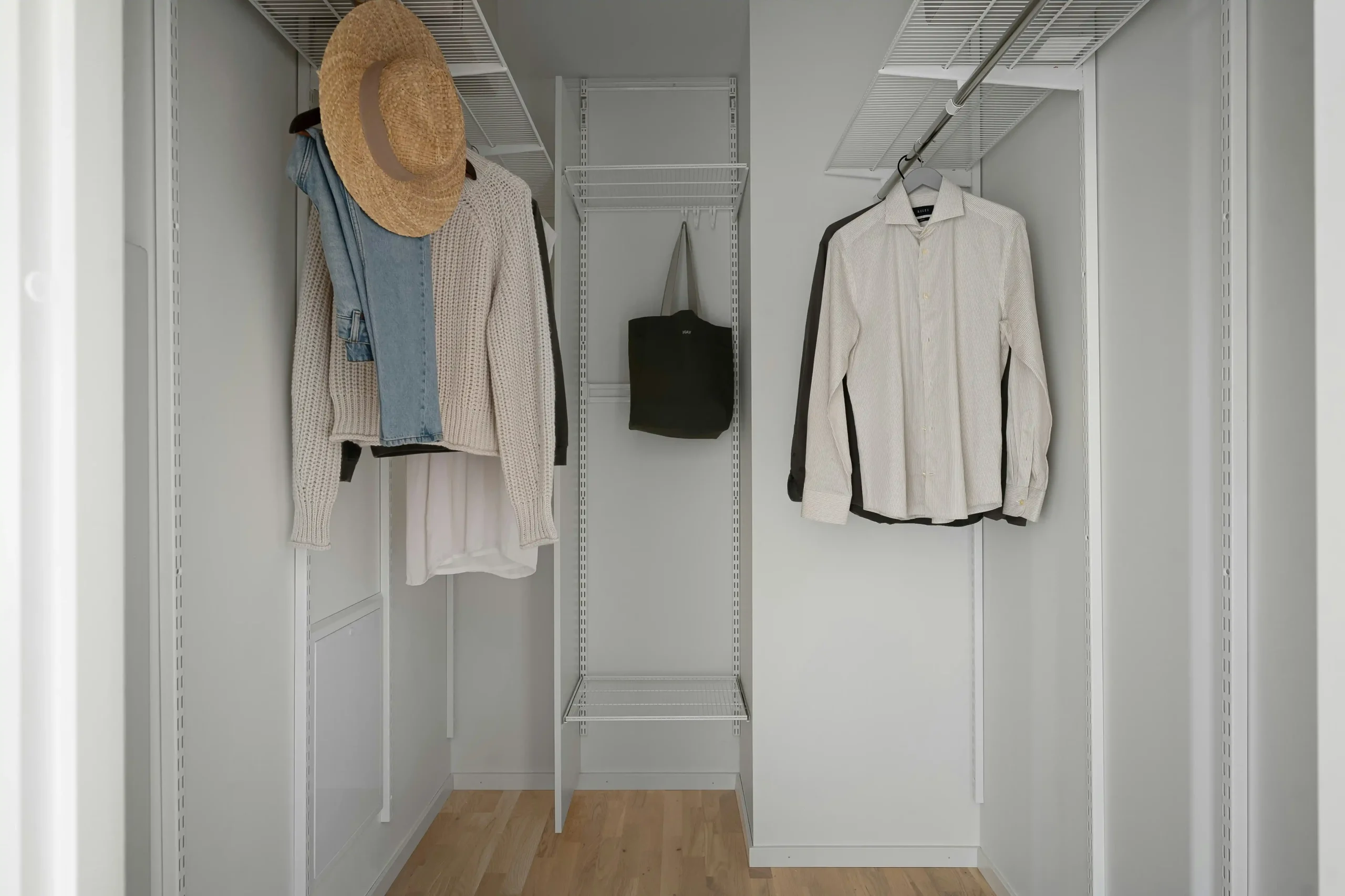 Walk-In Closet Suppliers for Tiny Homes: 2025 Space-Saving Ideas