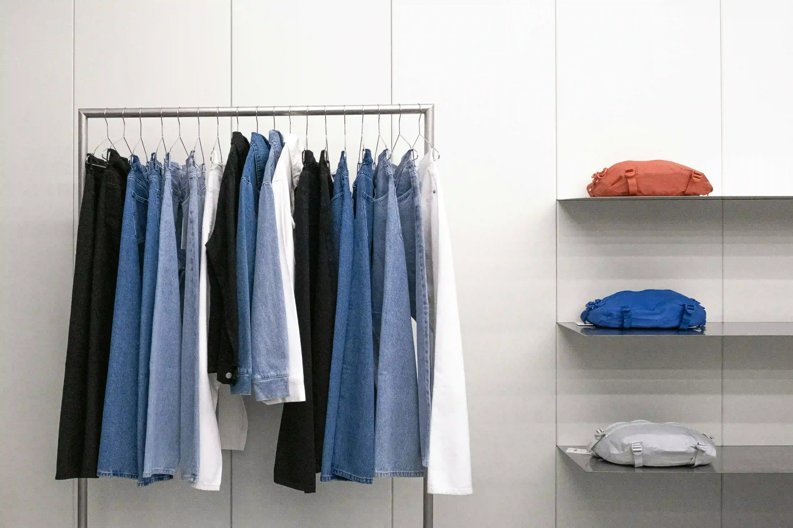 How to Find Walk-In Closet Suppliers for a Budget-Friendly Renovation