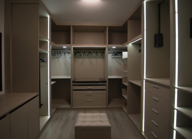 walk in closet designs for a master bedroom